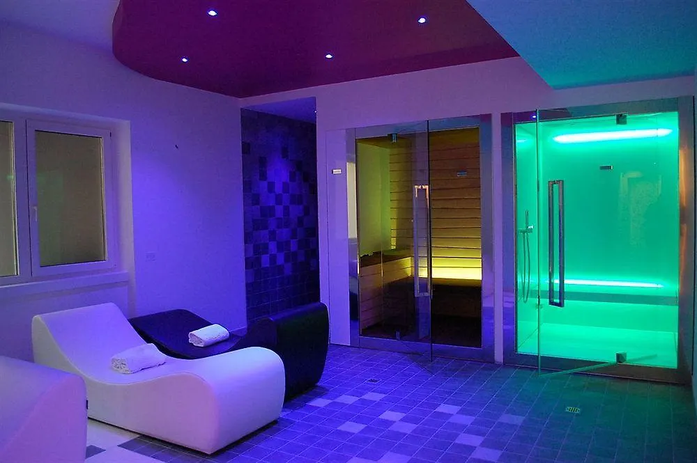 Villa Madrina Lovely And Dynamic Hotel Garda