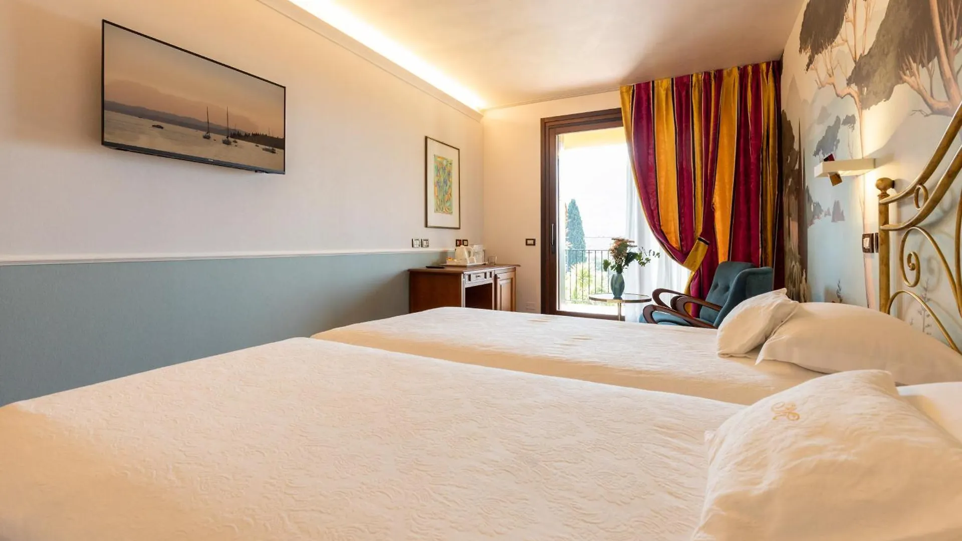 Villa Madrina Lovely And Dynamic Hotel Garda  4*, Garda (Verona) Italy