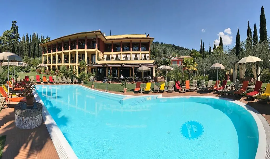 Villa Madrina Lovely And Dynamic Hotel Garda