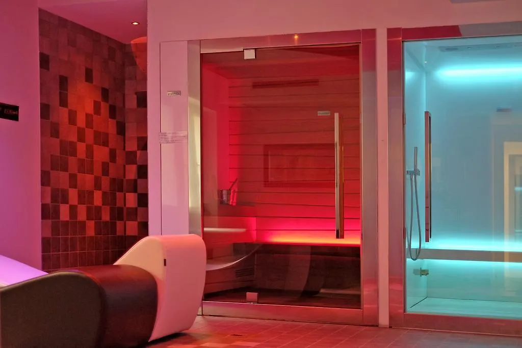 Villa Madrina Lovely And Dynamic Hotel Garda