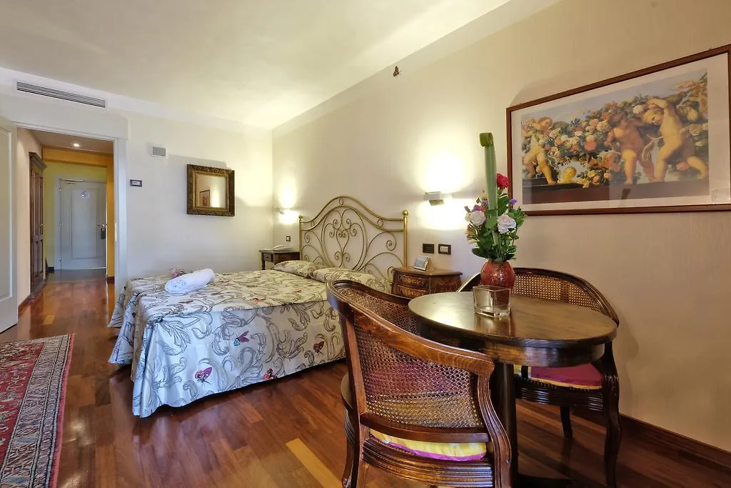 Villa Madrina Lovely And Dynamic Hotel Garda