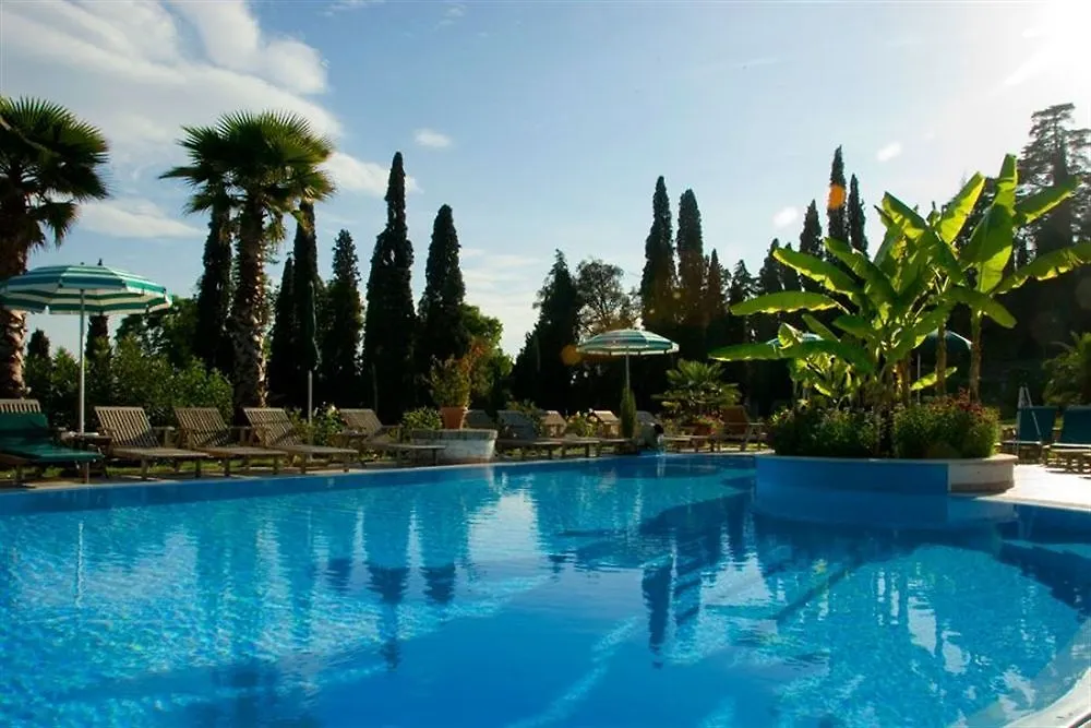 Villa Madrina Lovely And Dynamic Hotel Garda