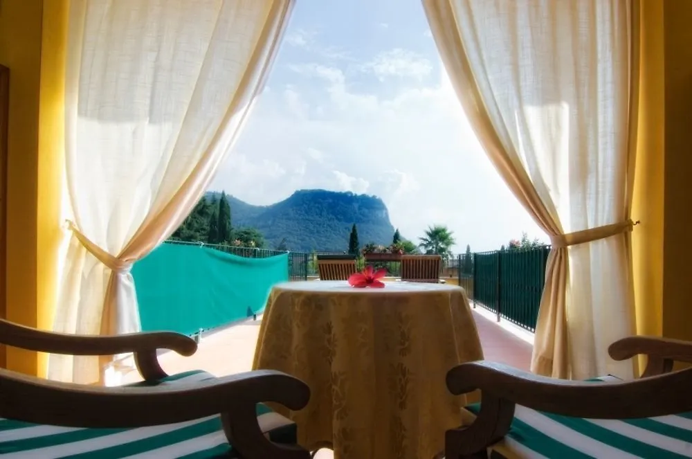 Villa Madrina Lovely And Dynamic Hotel Garda