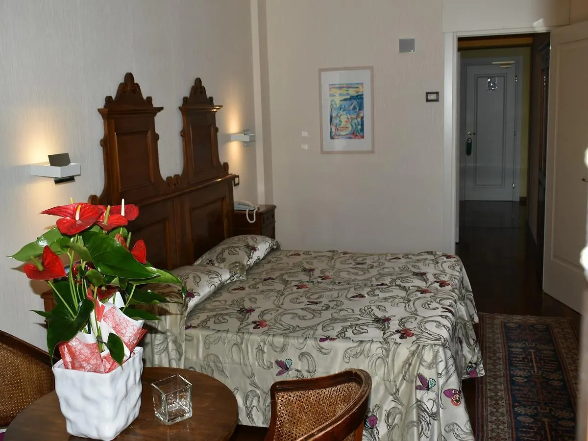 Villa Madrina Lovely And Dynamic Hotel Garda