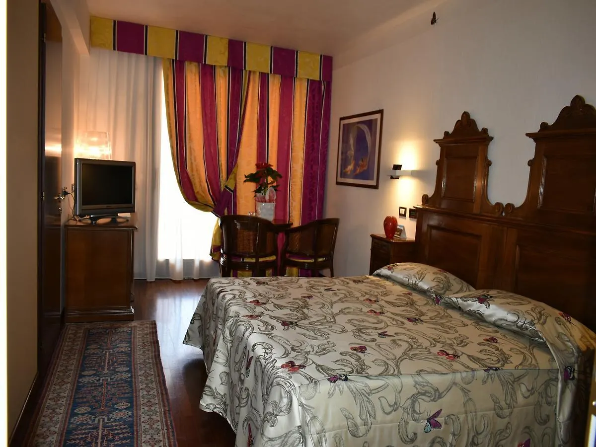 ****  Villa Madrina Lovely And Dynamic Hotel Garda  Italy