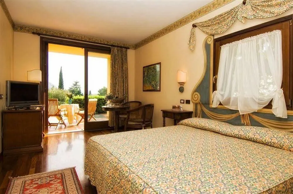 Villa Madrina Lovely And Dynamic Hotel Garda