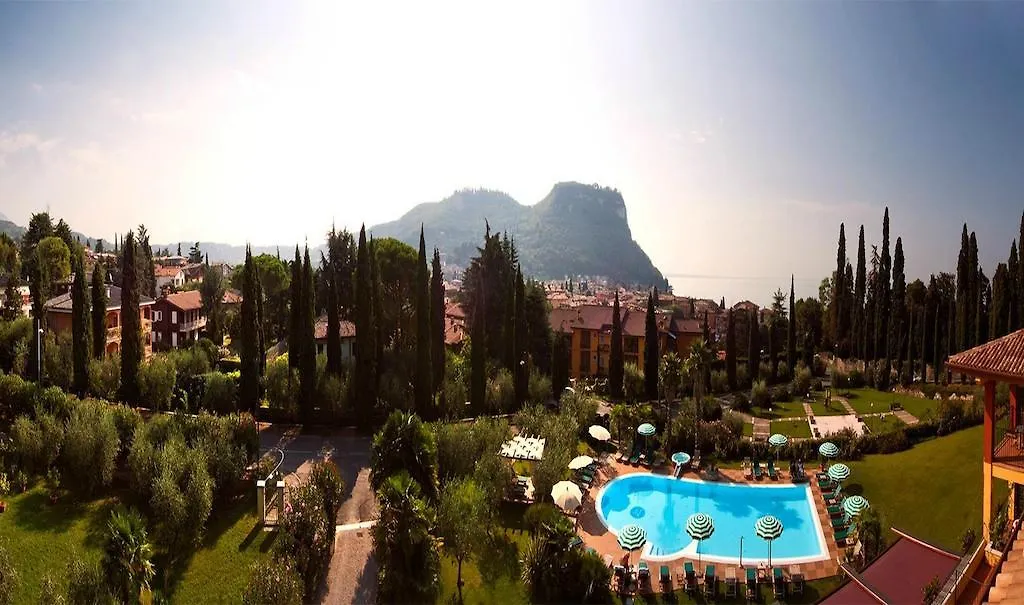 Villa Madrina Lovely And Dynamic Hotel Garda