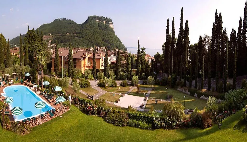 Villa Madrina Lovely And Dynamic Hotel Garda  4*, Garda (Verona)