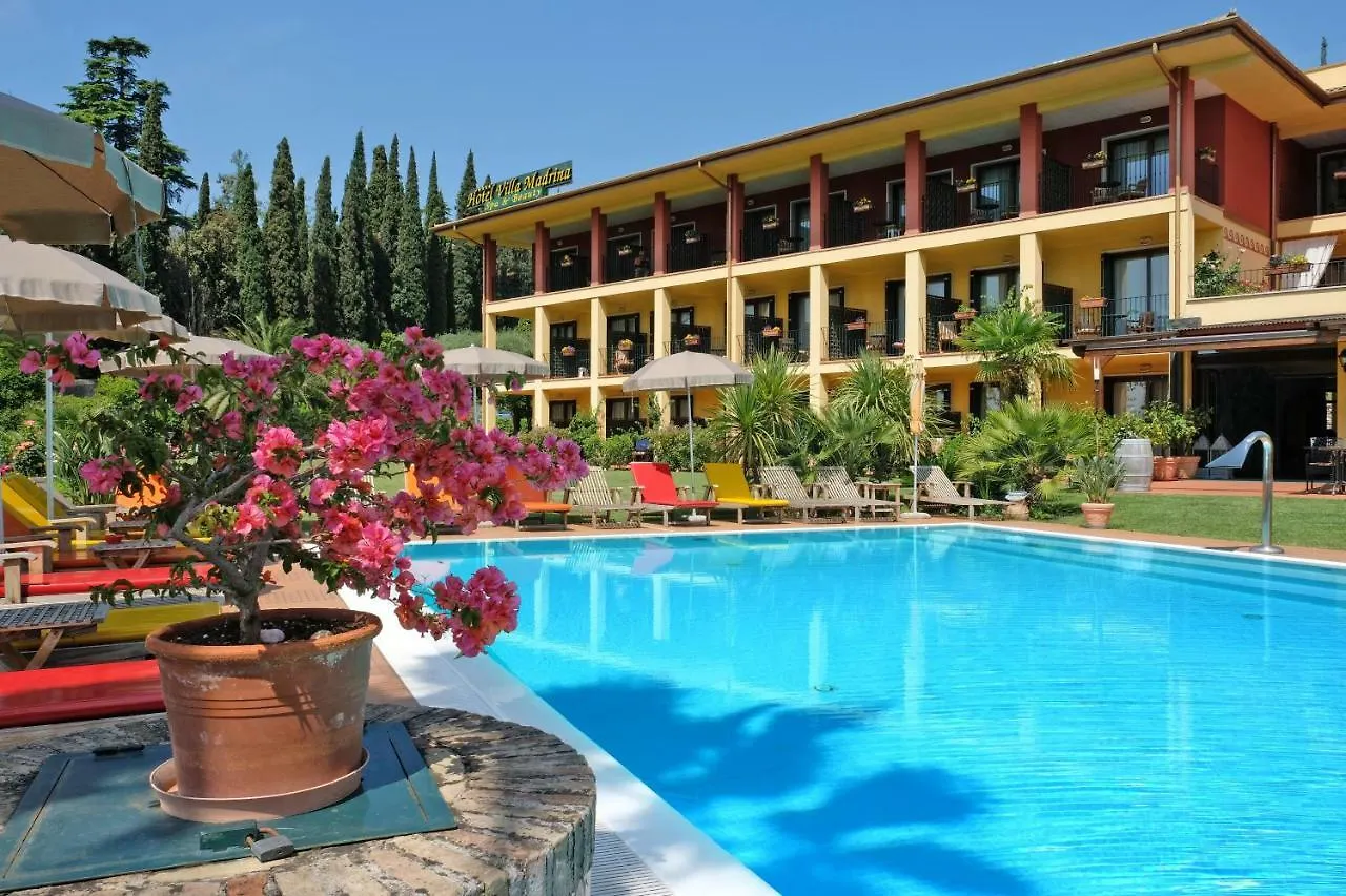 Villa Madrina Lovely And Dynamic Hotel Garda