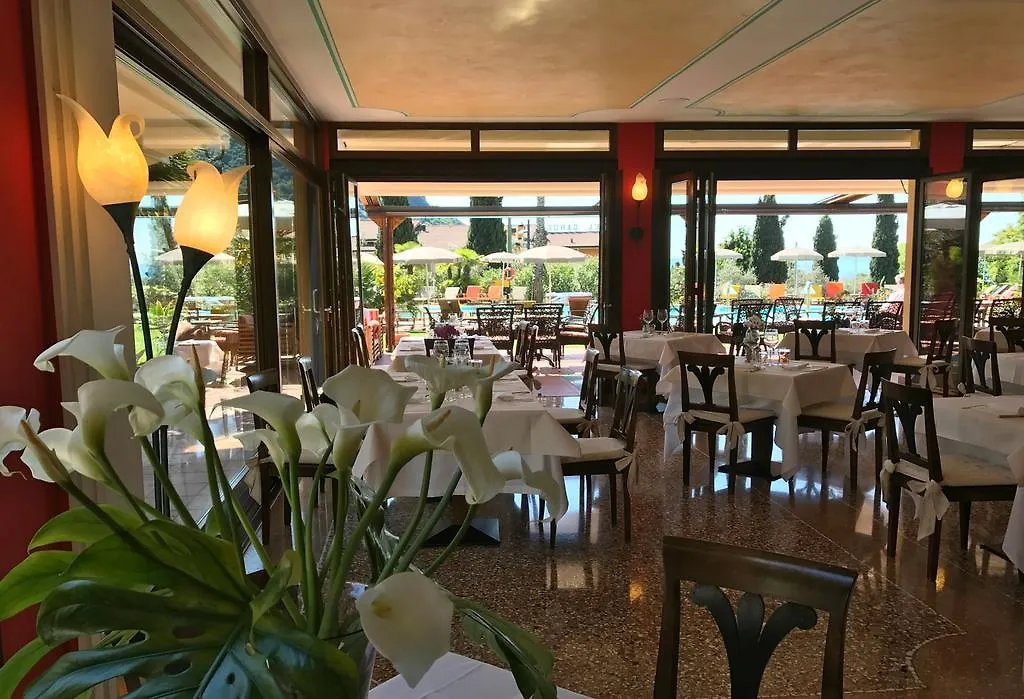 Villa Madrina Lovely And Dynamic Hotel Garda  4*, Garda (Verona)