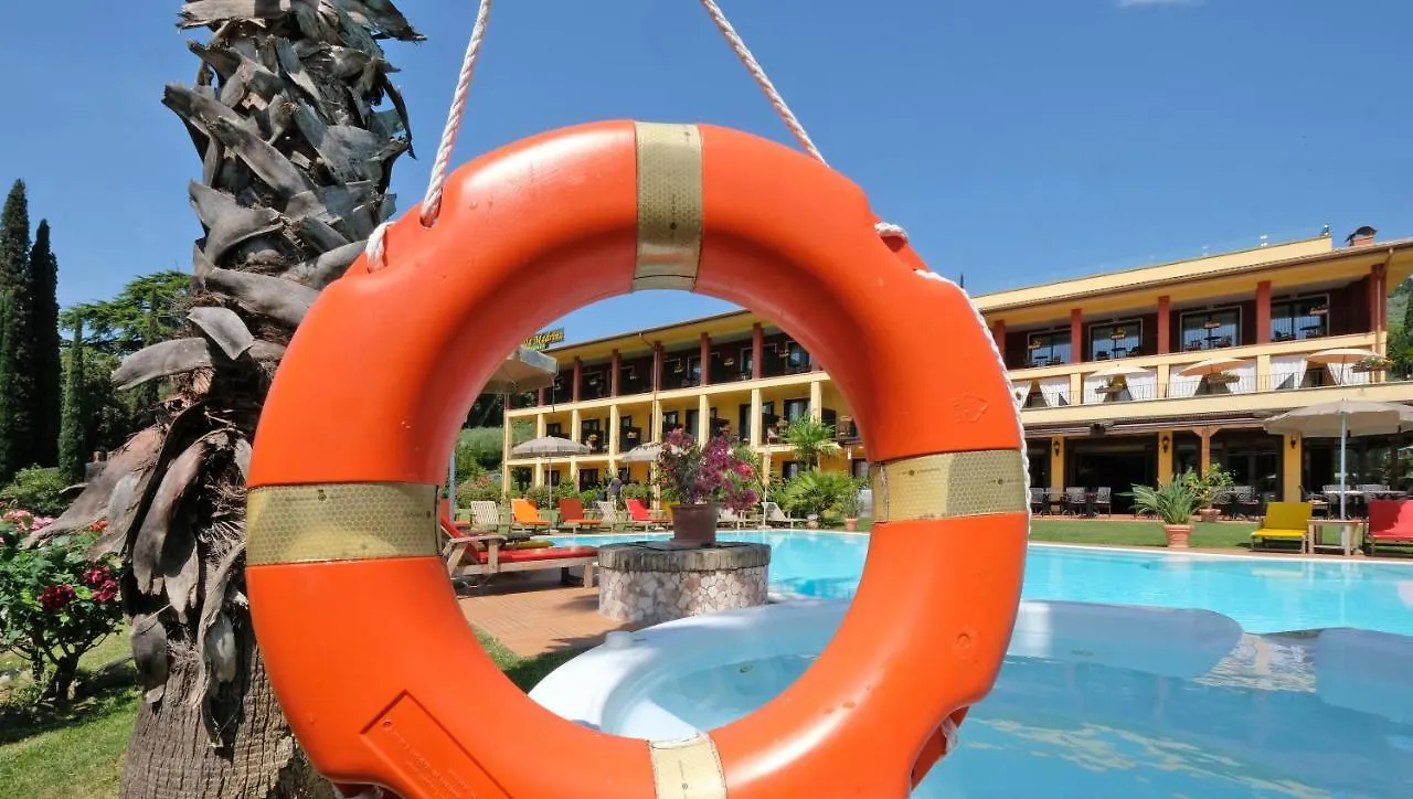 Villa Madrina Lovely And Dynamic Hotel Garda