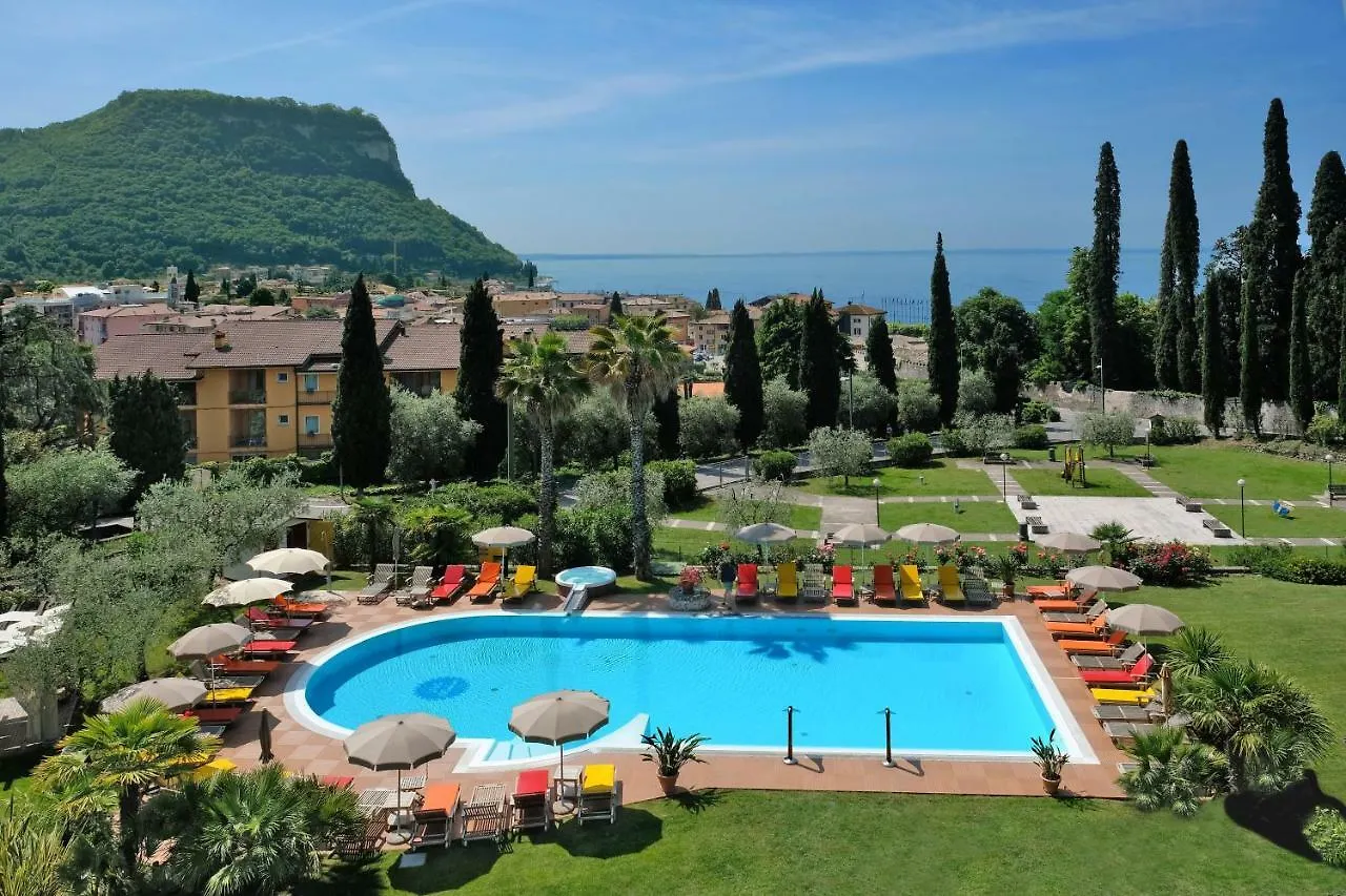 Villa Madrina Lovely And Dynamic Hotel Garda