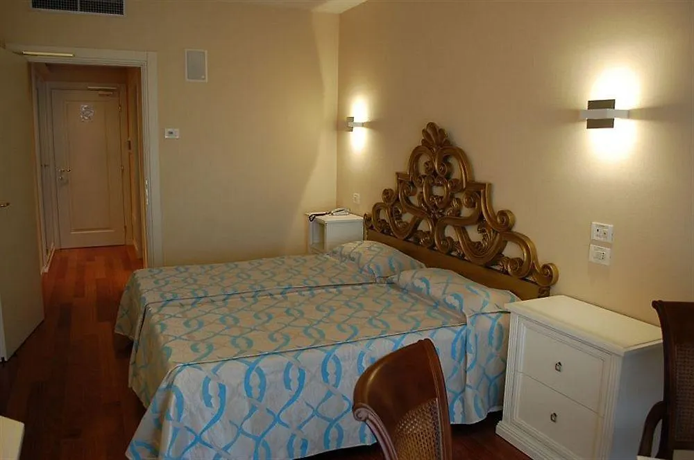 Villa Madrina Lovely And Dynamic Hotel Garda
